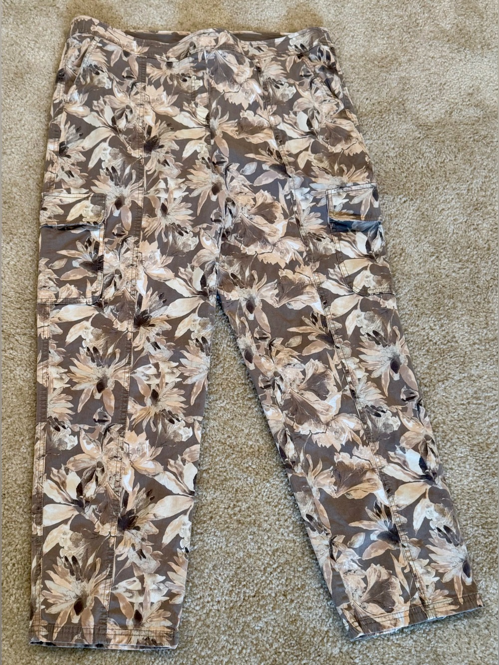 Chico’s Floral Print Cargo Pants Size 2 Brown Beige Stretch Casual Utility